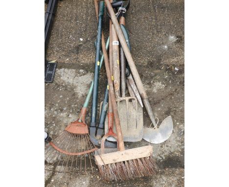Quantity of Garden Tools 