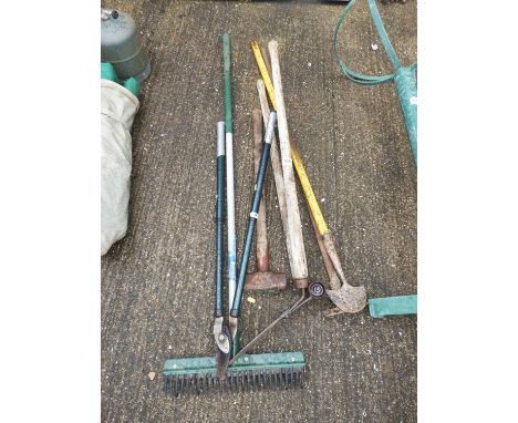 Quantity of Garden Tools 