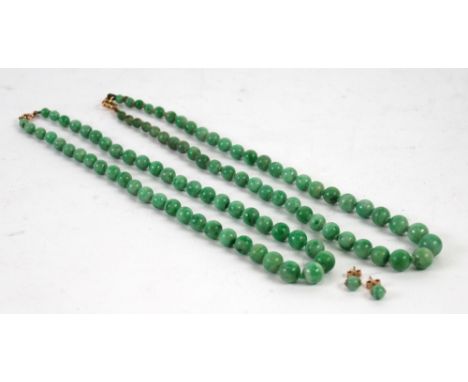 TWO SINGLE STRAND NECKLACES OF GRADUATED GREEN JADE ROUND BEADS, one with 9ct gold ring clasp and a PAIR OF GOLD COLOURED MET