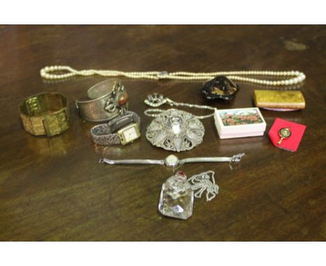 A COLLECTION OF MISCELLANEOUS JEWELLERY including a filigree pendant of stylised form, stamped 925, two ladies wrist watches,