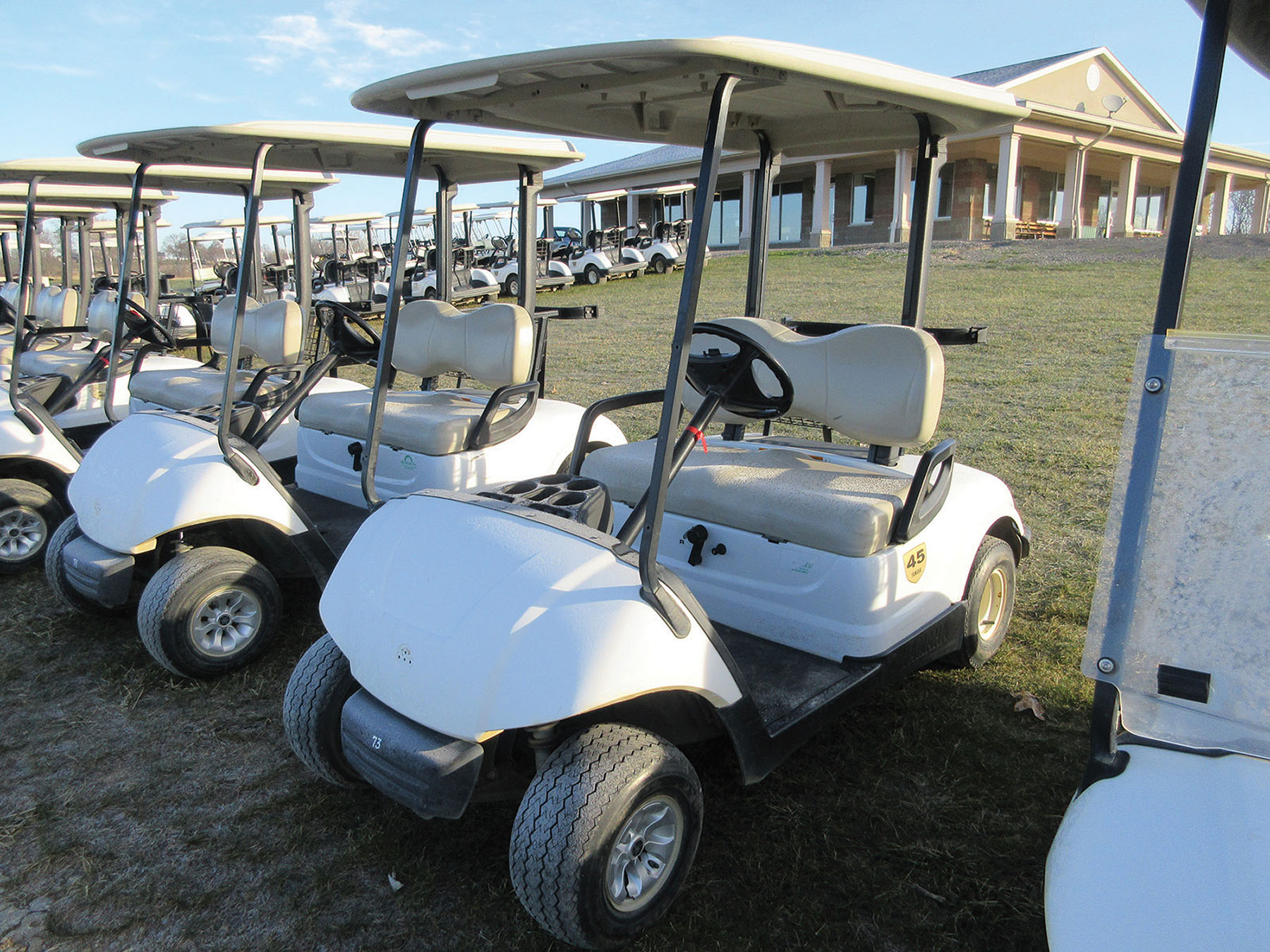 { Choice of lots 73 } } 2008 YAMAHA GAS GOLF CART; MODEL YDRA, S/N JW1