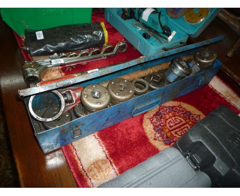 A steel cased "Presto" pipe threading set with 12 various sized threaders.        