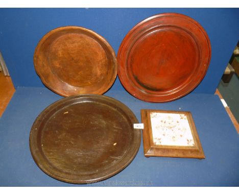 Three turned wooden bowls/plates and a Victorian tiled teapot stand