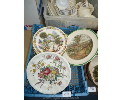 A box of plates to include Copeland Spode hunting scene, Spode Gainsbough and Royal Worcester plates.
