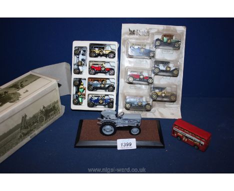 A tray of assorted cars, etc. together with one boxed Atlas collection Ferguson TE-20 1953 tractor.