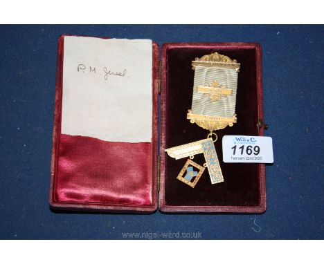 A 15ct gold and enamel Masonic medal, engraved Vitruvian 1900, in a red leather presentation case.