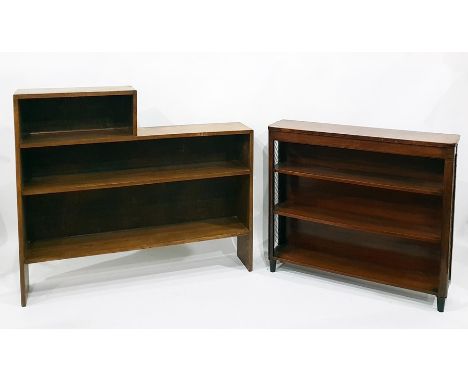 Oak open bookcase of three shelves, 113cm and a mahogany three-shelf open bookcase, width 90cm (2) 