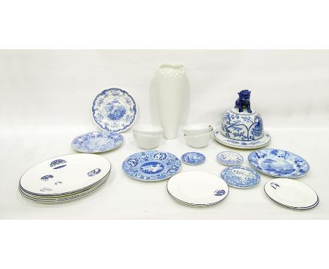 Small quantity of miscellaneous china wares to include Wedgwood blue and white plate, various further blue and white plates, 