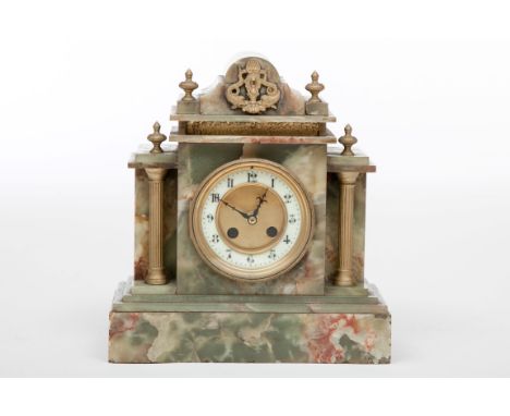 A LATE 19TH CENTURY GREEN ONYX AND GILT METAL MOUNTED ARCHITECTURAL STYLE MANTEL CLOCK, with later quartz movement, the top w