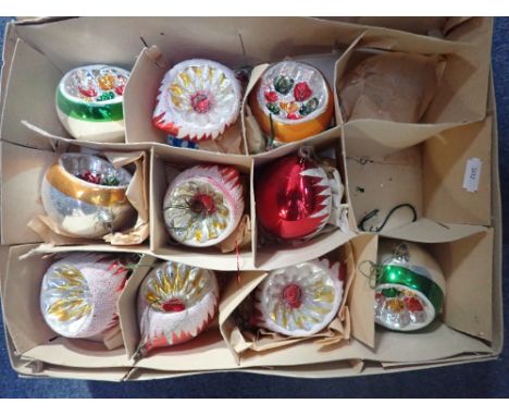 A COLLECTION OF VINTAGE GLASS CHRISTMAS TREE DECORATIONS