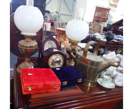 A VINTAGE BAKELITE CASED CLOCK, two brass oil lamps and sundries (as lotted)
