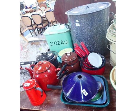 A COLLECTION OF VINTAGE COLOURED ENAMEL KITCHENALIA to include a green bread bin