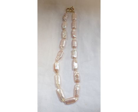 A SIMULATED PINK TONE PEARL NECKLACE, with ring clasp
