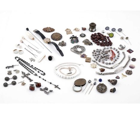 A selection of gold, silver and costume jewellery, including: a star pattern diamond and 9ct yellow gold stud earring; a bloo