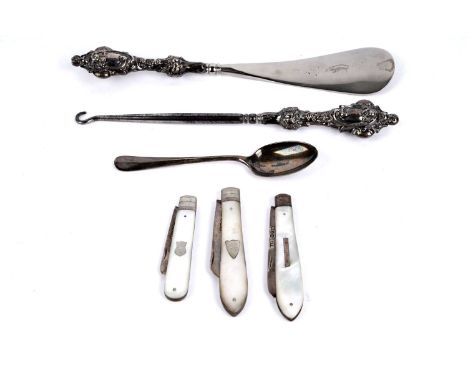 A selection of small silver items, including: a late Victorian silver and mother-of-pearl fruit knife, by Hilliard &amp; Thom