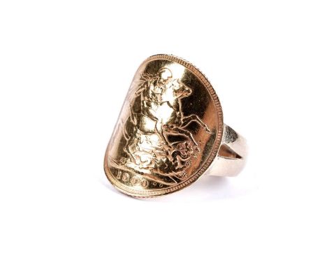 A Victorian gold sovereign, 1900, in a 9ct yellow gold ring mount, size R, 10.6g gross.