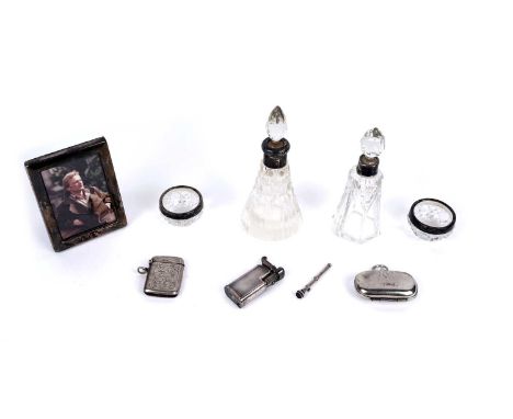 A selection of silver accessories and other items, including: a George V silver vesta case, by Joseph Gloster Ltd, Birmingham