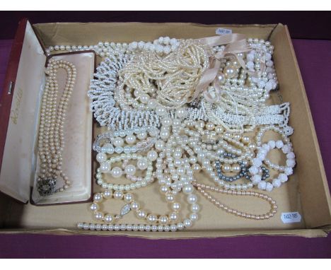 A Mixed Lot of Imitation Pearl Costume Jewellery, including bracelets, necklaces etc. 