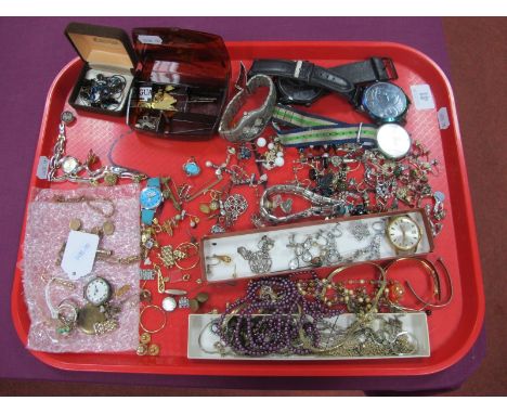 A Mixed Lot of Assorted Costume Jewellery, including a pearl and turquoise set cluster ring (one stone missing), ladies and g