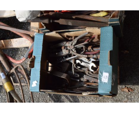 BOX OF HAND TOOLS
