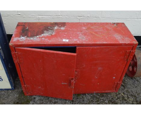 METAL WORKSHOP CABINET INCLUDING TOOLS