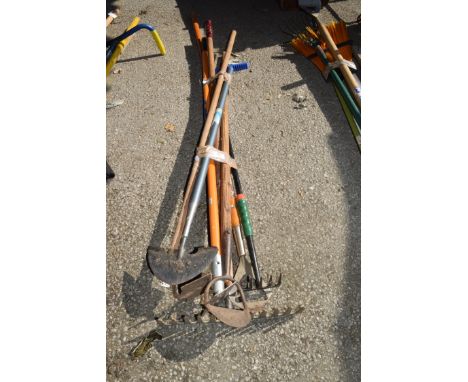 QTY OF GARDEN TOOLS