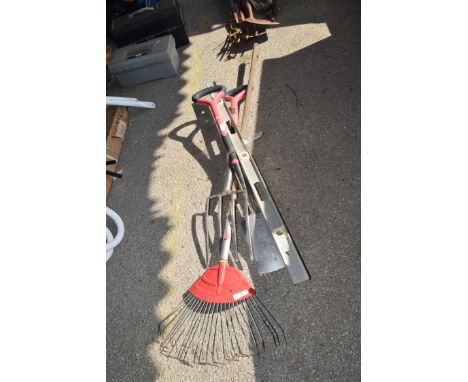 WOLF GARDEN RAKE AND SPEAR &amp; JACKSON GARDEN FORK AND SPADE