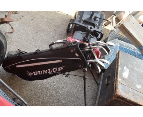 DUNLOP SPORTS GOLF BAG AND CLUBS