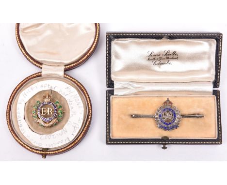 An ERII 9ct gold sweetheart badge of The R Engineers, HM G Co Ltd B’ham 1969, and an enamelled Geo VI RE tie pin, not HM, bot