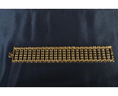 18ct gold gate link bracelet, circumference 190mm, 39 grams 