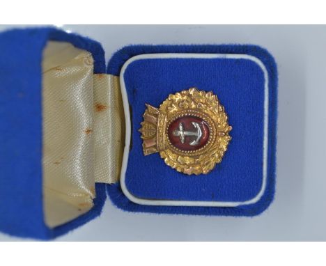 9ct gold & enamel merchant navy brooch, length 24cm, 4.77 grams 