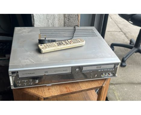Davoo video recorder with remote - untested 