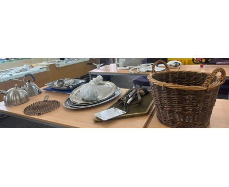 Large selection of vintage and later kitchenalia plus a fire guard and wicker basket 