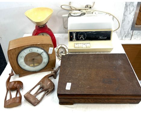 Selection of vintage miscellaneous to include teas made, canteen of cutlery etc 
