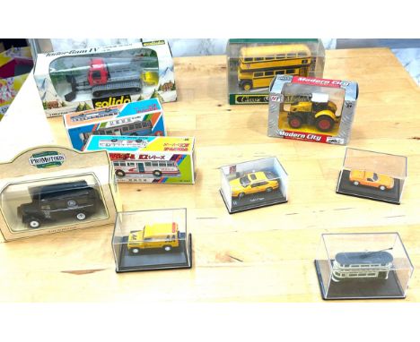 Selection of boxed vintage and later diecast vehicles to include Solido Dameur de piste, Corgi classic models etc 