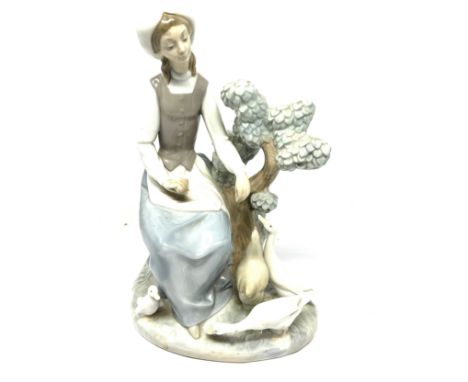 Nao Figurine by Lladro Hand Made In Spain Daisa 1977 measures approx height 26cm 