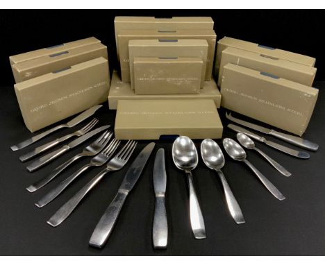Georg Jensen Plata 305 pattern flatware, comprising eight dinner spoons, six dinner forks and dinner knives, six luncheon for