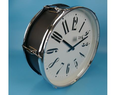 Clock in the form of drum - Approx diameter: 45cm