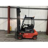 **(INCLUDES CHARGER)** LINDE E20P-02 ELECTRIC 4-WHEEL FORKLIFT – 2002