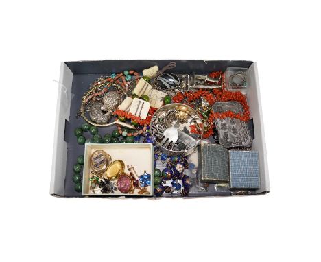 A quantity of assorted Victorian and later jewellery, including a 'Good Luck' oval locket, 9ct and garnet cluster brooch, a c