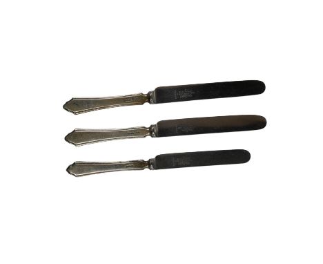 A set of twelve George V silver handled table knives and twelve matching dessert knives, Mappin &amp; Webb, Sheffield, 1926, 