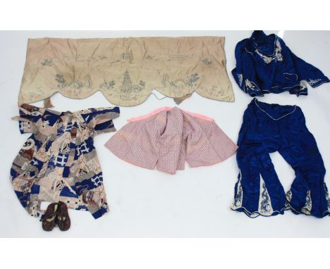 Vintage Chinese clothing to including a pink child's jacket and a pair of leather shoes. Condition report: Blue set: Elastica