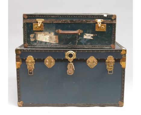 A large cabin trunk, width 92cm, and a smaller trunk with leather handles, width 78cm.