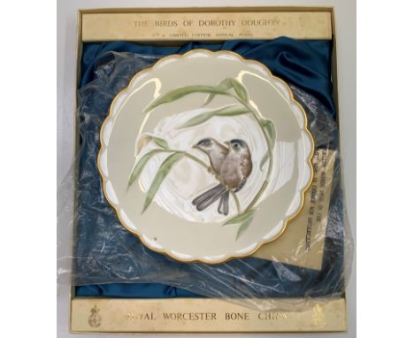 Three Royal Worcester Dorothy Doughty bird decorated dessert plates, boxed, each 23cm diameter.