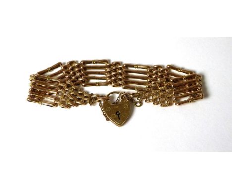 A gate link bracelet with engraved padlock clasp, padlock stamped '9' '.375'16.73g