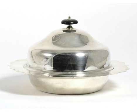 An Edwardian Silver Muffin Dish, William Hutton & Sons, Sheffield 1907, with shaped rim, 18.5cm diameter, 17.8ozt