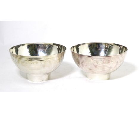 A Pair of Modern Silver Bowls, James Dixon & Sons, Sheffield 2002 (Jubilee mark only), with horizontally ribbed exterior, 16c