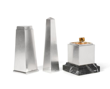 A Contemporary Silver Salt, maker's mark WW, London 2001, square on marble plinth base, with lift out liner and spoon en-suit