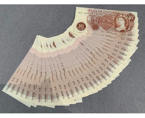 30 x Replacement Bank of England Ten Shillings Banknotes, Portrait Issue, J S Fforde (BE40b): Consecutive serial numbers M79 