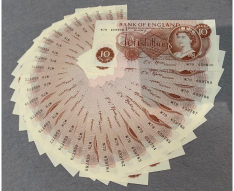 30 x Replacement Bank of England Ten Shillings Banknotes, Portrait Issue, J S Fforde (BE40b): Consecutive serial numbers M79 